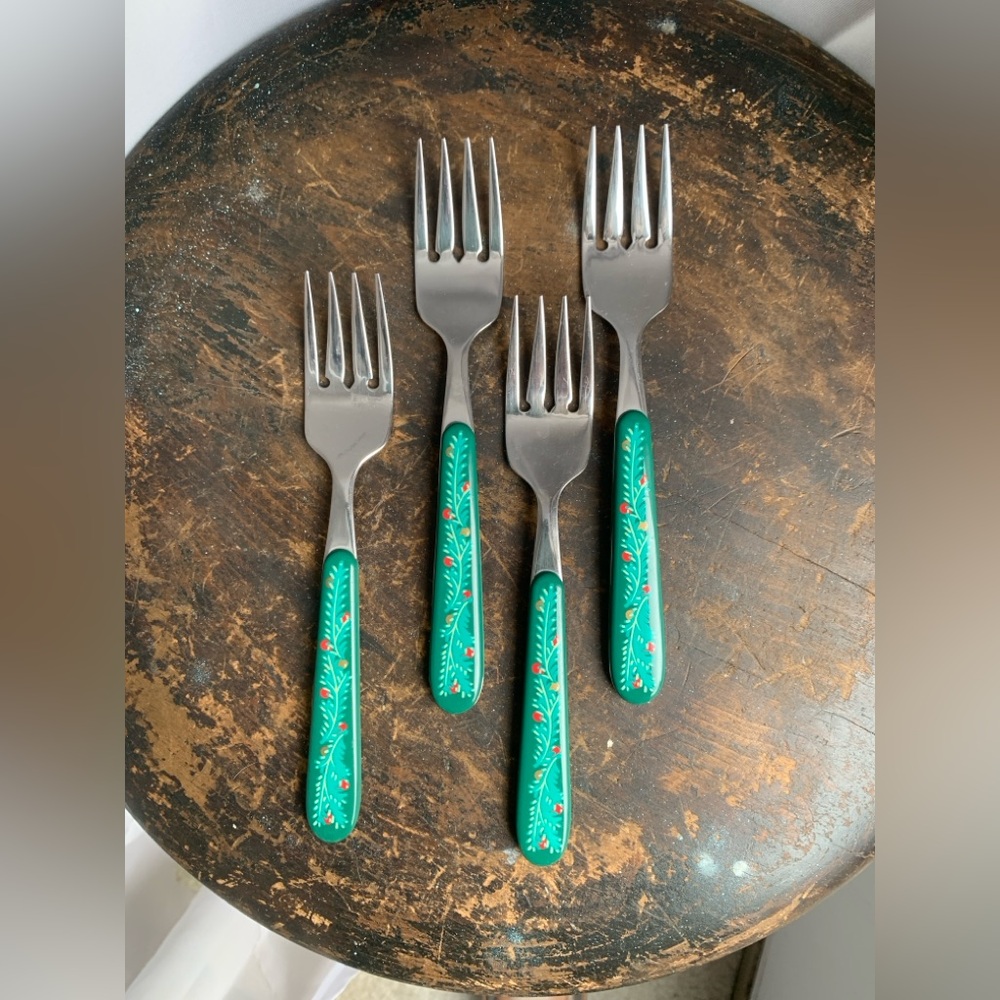 Set of 4 Oneida Christmas Green Garland stainless steel Forks w/ plastic handles